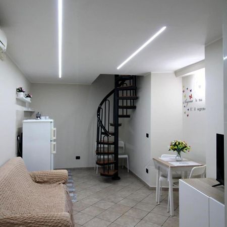 Lizzy'S House Apartment เนเปิลส์ ภายนอก รูปภาพ
