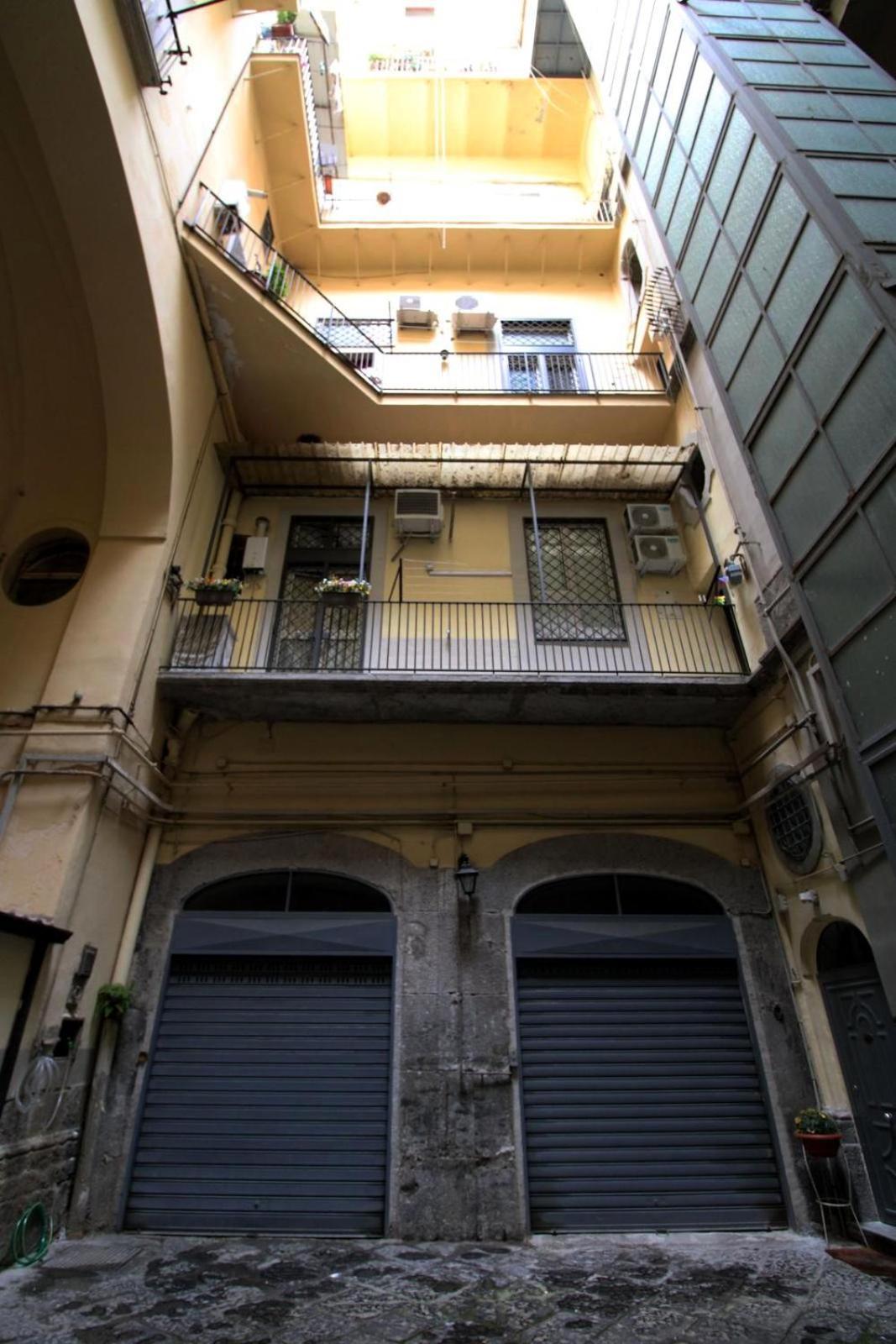 Lizzy'S House Apartment เนเปิลส์ ภายนอก รูปภาพ