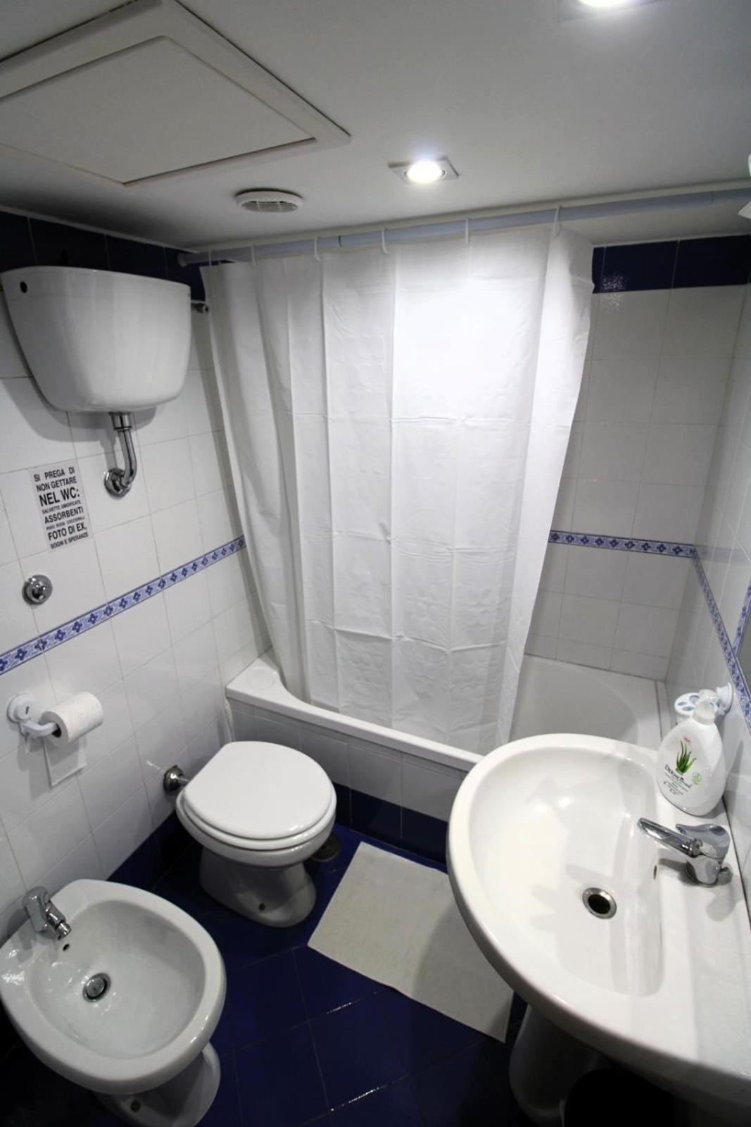 Lizzy'S House Apartment เนเปิลส์ ภายนอก รูปภาพ