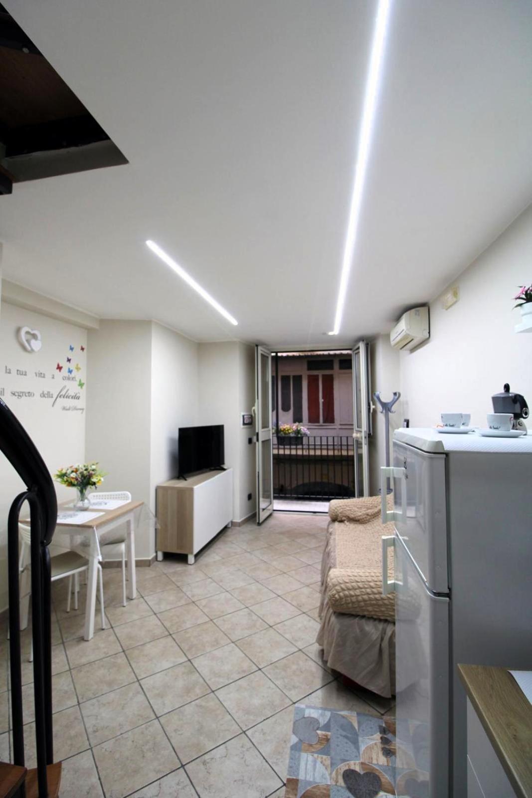 Lizzy'S House Apartment เนเปิลส์ ภายนอก รูปภาพ