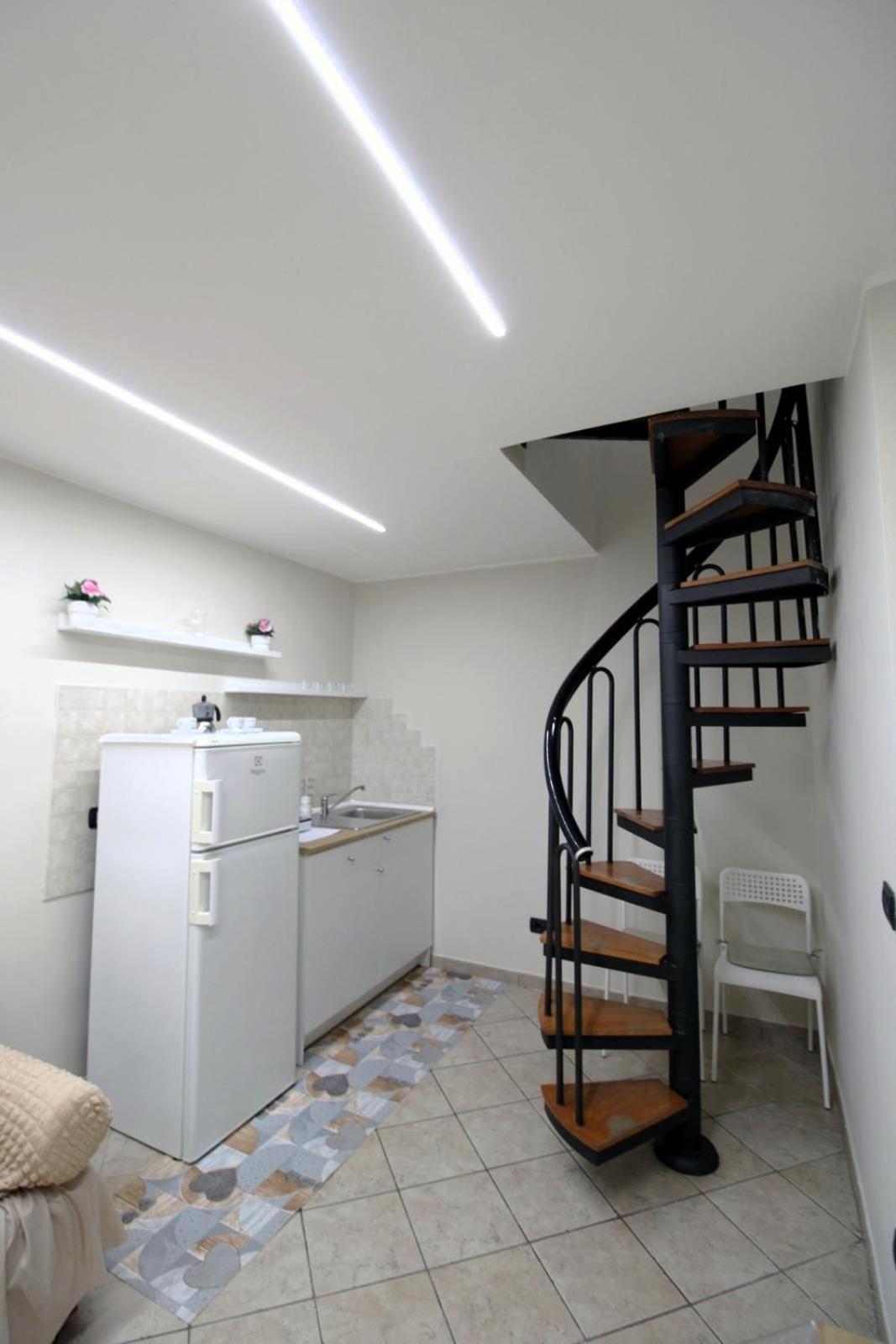 Lizzy'S House Apartment เนเปิลส์ ภายนอก รูปภาพ